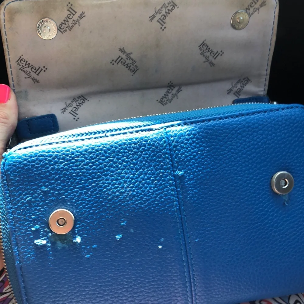 Women’s crossbody small purse 💙💲 - Picture 2 of 3